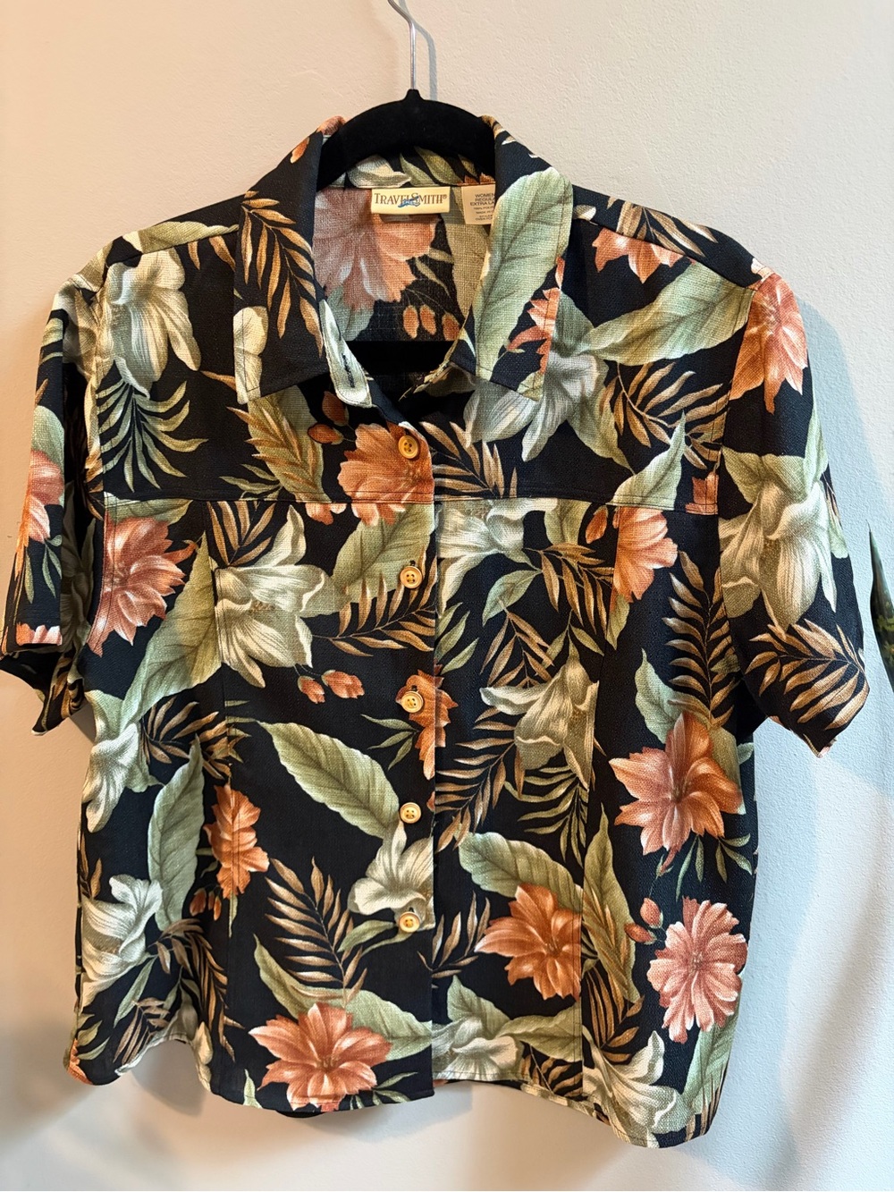 TravelSmith Women’s Black Tropical Floral Hawaiian Shirt – Size XL
#0022